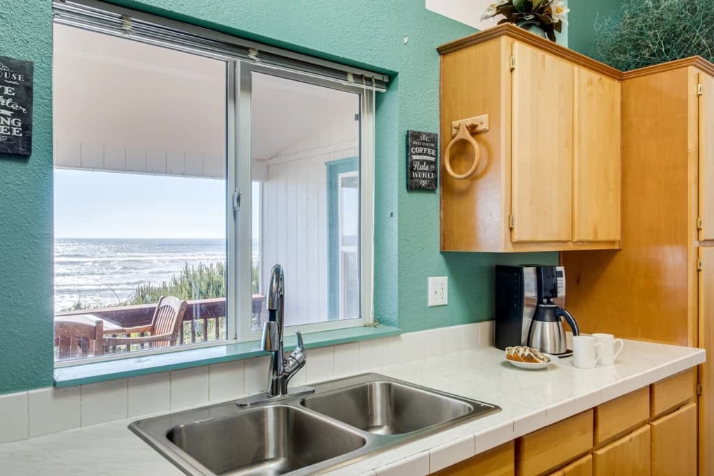 Sunset Beach House vacation rental in Yachats — photo 5