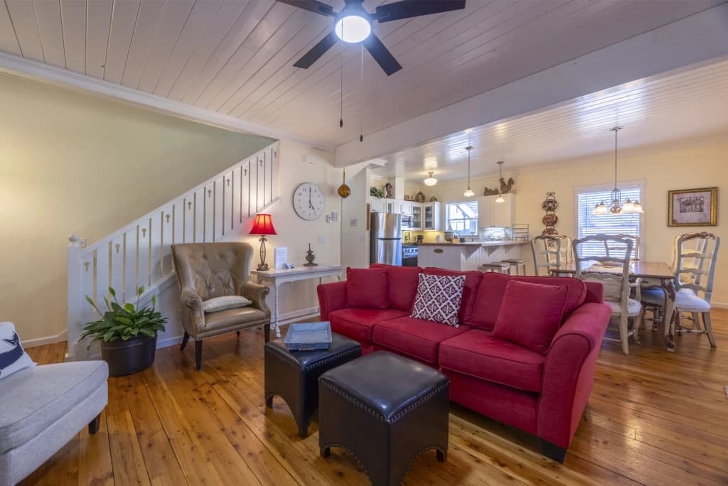 Barefoot Bungalow | Hot Tub | King Beds | Luxury Furnishings | Decks vacation rental in Lincoln Beach — photo 5