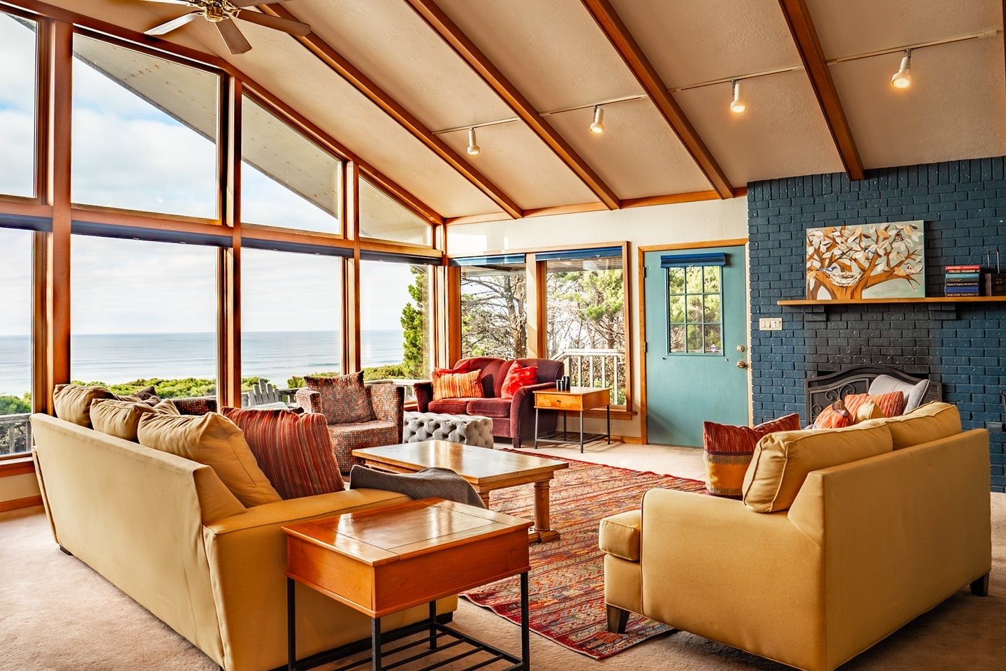 Ocean front vacation home living room / dining room area with ocean view